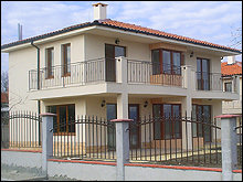 BG-42501 - Spacious new-built houses with good size private fenced gardens