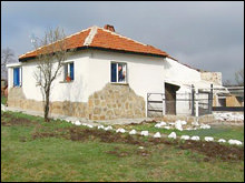 BG-92640 - Rural brick and stone-built house with very large garden