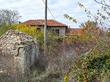 BG-33042 - Large plot of building land with old stone house