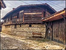 BG-13056 - Authentic old stone-house, attractive location